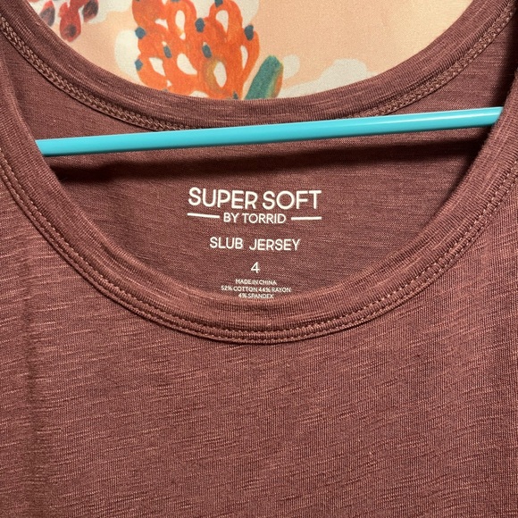 Lot of Torrid tops- size 4 x - Picture 6 of 6